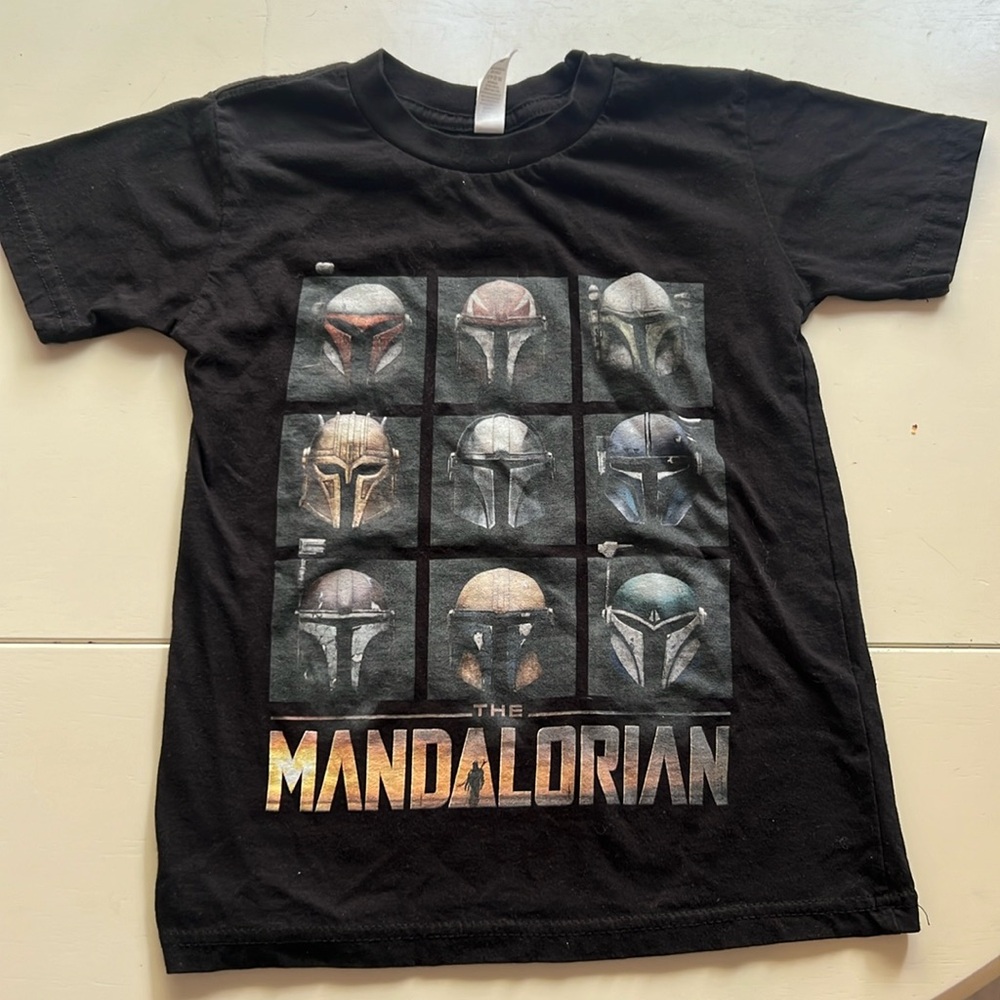 Disney Star Wars The Mandalorian Helmet Box T-shirt
